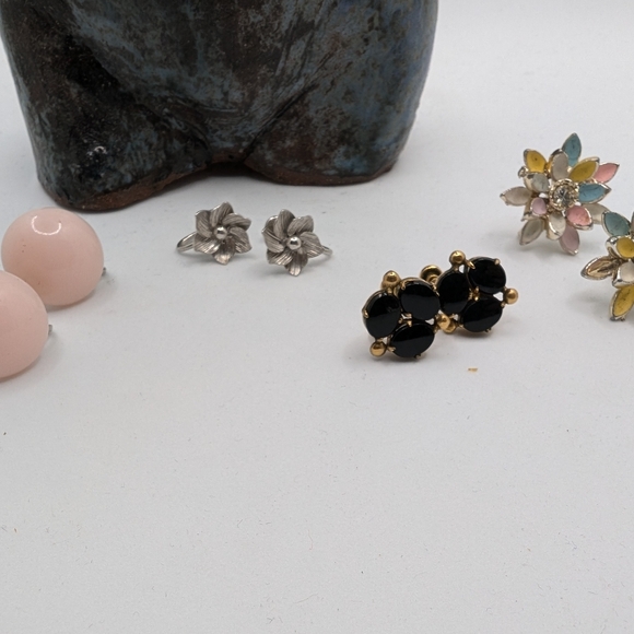 LOT of 5 Vintage screw back earrings - Picture 2 of 16
